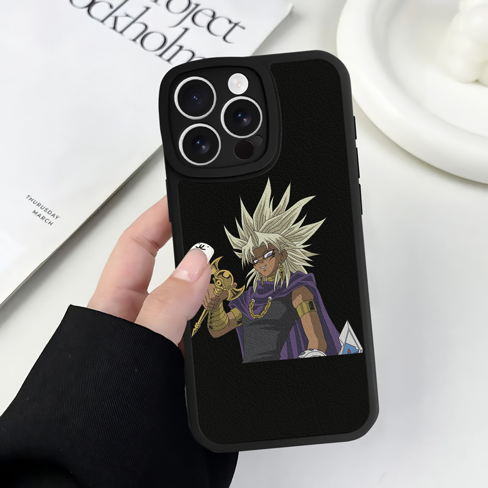 遊☆戯☆王 Yu-Gi-Oh! 【iPhone 16シリーズ対応】シリコンスマホケース（レザー調） 材質：シリコン